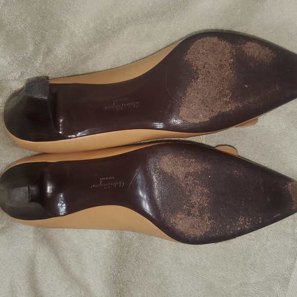 Gentle used salvatore ferragamo heels - Picture 3 of 4